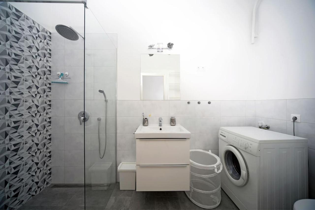 Apartman Central Apartman 3 Bdr, 2 Bath+3a/c+free Parking+quite